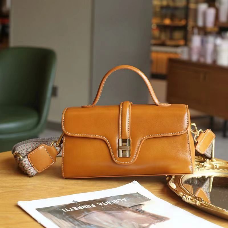 MEL JUN The new niche original high-grade women's bag light luxury retro Cambridge hand crossbody bag fashion everything