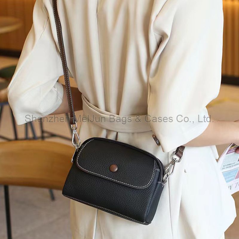 Head layer cowhide crossbody bag for women in 2024, new high-end single shoulder backpack, fashionable and versatile leather phone small bag