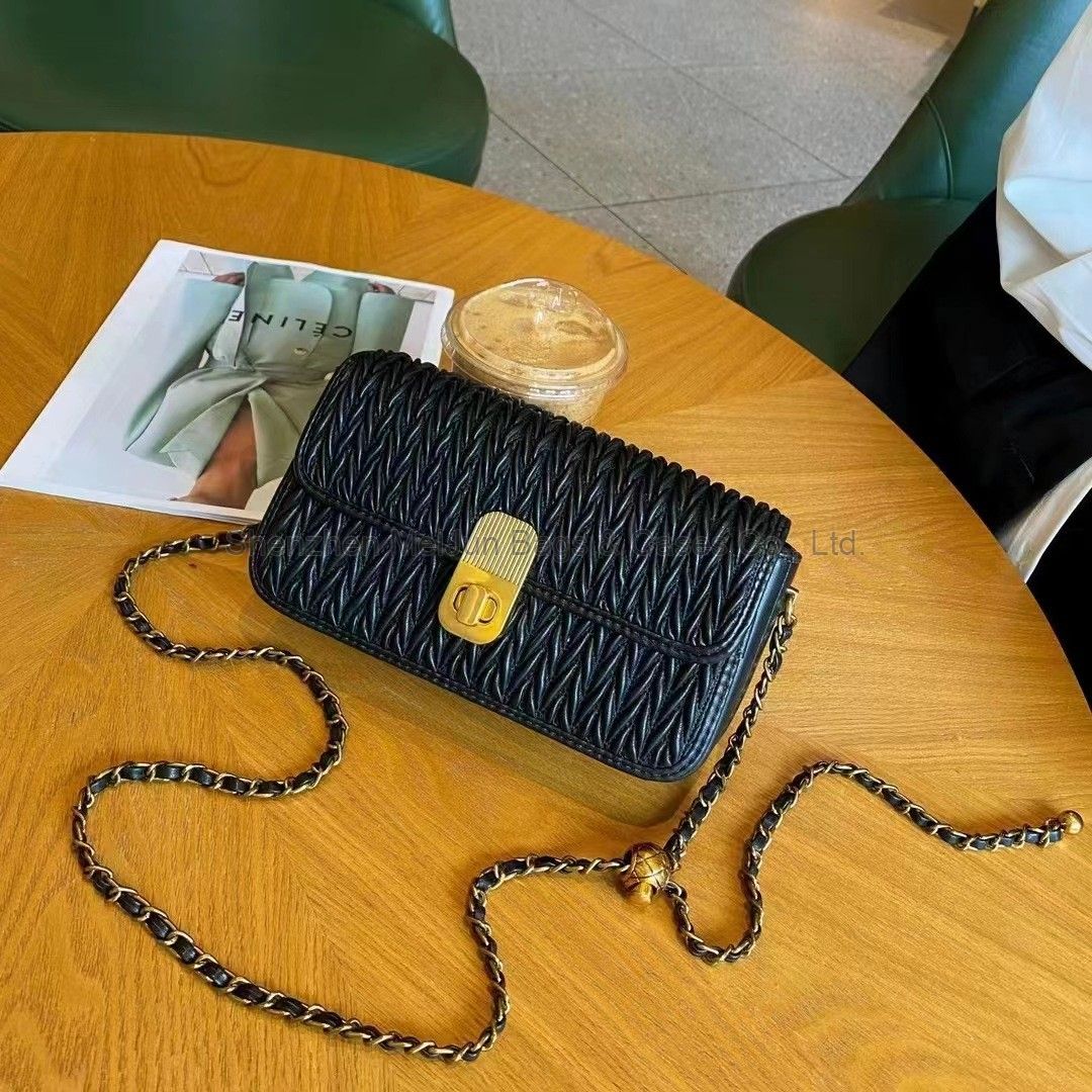 2024 new pleated crossbody bag, small square bag, Korean casual popular chain bag, large capacity women's bag