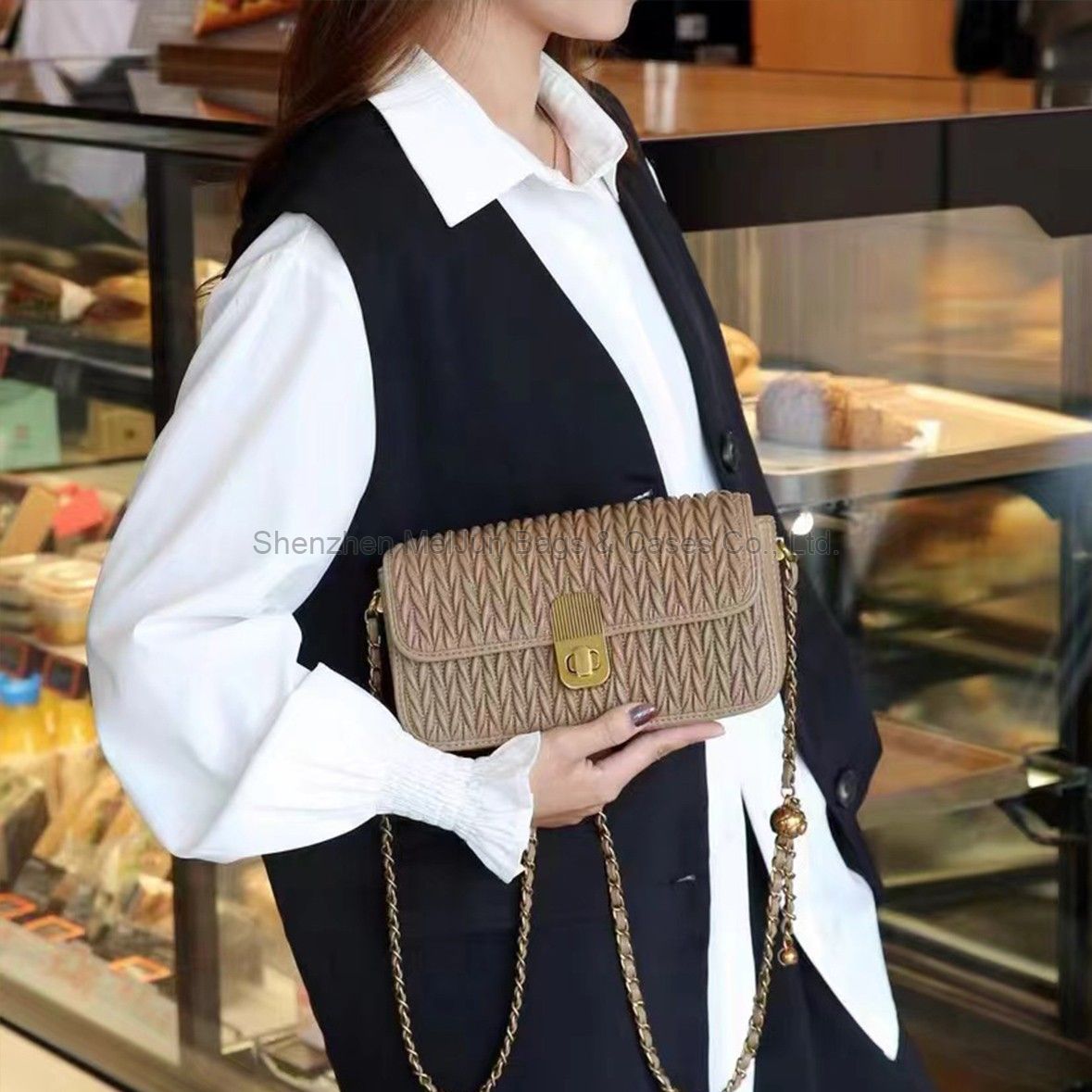 2024 new pleated crossbody bag, small square bag, Korean casual popular chain bag, large capacity women's bag